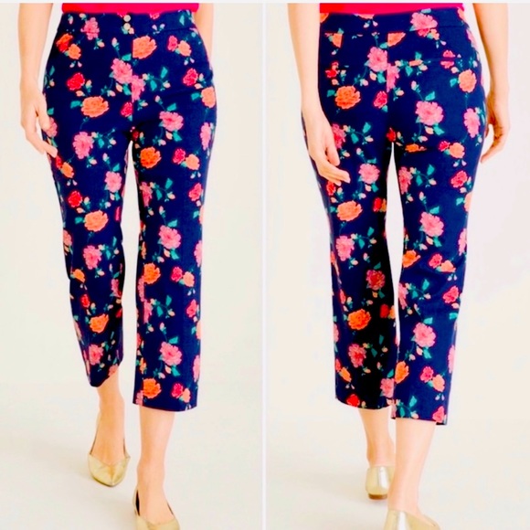 Pants Capri Chico’s Navy Blue Secret Stretch Waist Floral - Picture 3 of 10